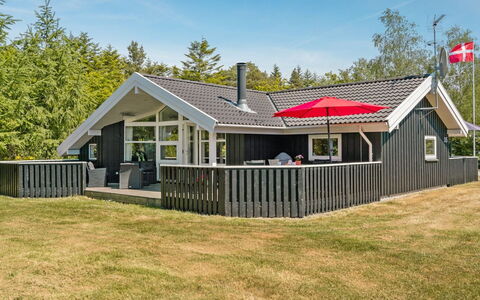 Esaline - 400M from the Sea: Møbel, Indretning, Stol, Gulvbelægning, Bord, Udvej, Etage, Loft, Værelse, Eco Hotel