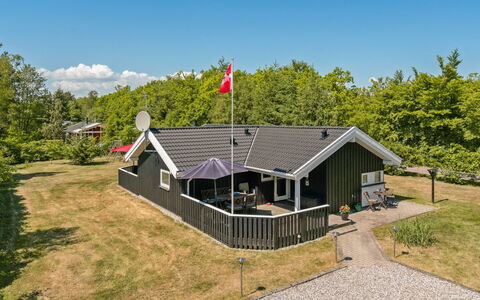 Esaline - 400M from the Sea: Møbel, Indretning, Stol, Gulvbelægning, Bord, Udvej, Etage, Loft, Værelse, Eco Hotel