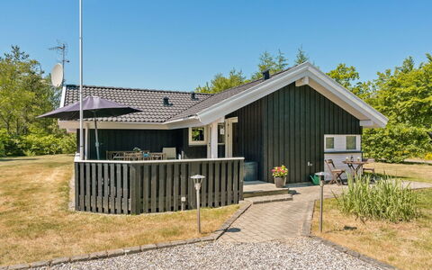 Esaline - 400M from the Sea: Møbel, Indretning, Stol, Gulvbelægning, Bord, Udvej, Etage, Loft, Værelse, Eco Hotel
