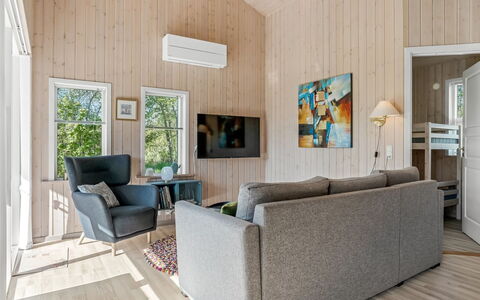 Fredegæst - 700M from the Sea: Træ, Gulvbelægning, Indretning, Etage, Trægulve, Hjem, Møbel, Stue, Loft, Couch