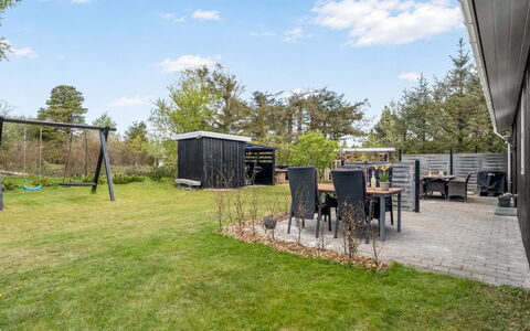 Fredegæst - 700M from the Sea: Græs, Have, Land Lot, Lawn, Skygge, Backyard, Landscaping, Gård, Sommerhus, Estate