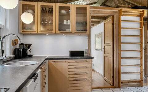 Merte - 300M from the Sea: Møbel, Indretning, Køkken, Træ, Gulvbelægning, Cabinetry, Loft, Køkken Apparat, Countertop, Etage