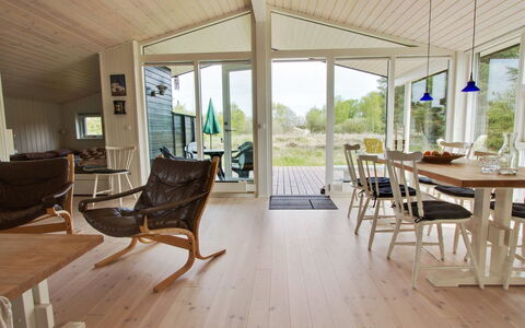 Fleur - 50M from the Sea: Svømmepøl, Udendørs Møbler, Møbel, Udvej, Flise, Eco Hotel, Skygge, Stol, Fritid, Estate
