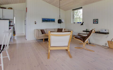 Fleur - 50M from the Sea: Svømmepøl, Udendørs Møbler, Møbel, Udvej, Flise, Eco Hotel, Skygge, Stol, Fritid, Estate