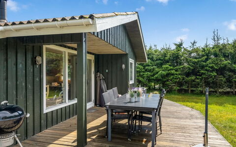 Myrna - 300M from the Sea: Svømmepøl, Udendørs Møbler, Møbel, Udvej, Flise, Eco Hotel, Skygge, Stol, Fritid, Estate