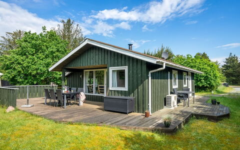 Myrna - 300M from the Sea: Svømmepøl, Udendørs Møbler, Møbel, Udvej, Flise, Eco Hotel, Skygge, Stol, Fritid, Estate