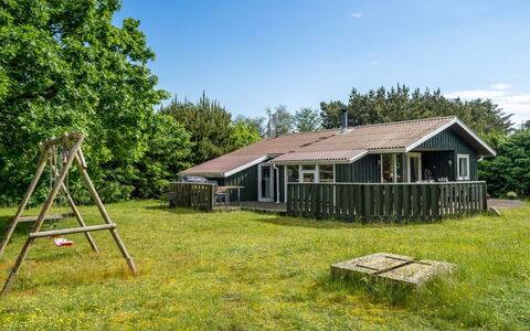 Myrna - 300M from the Sea: Svømmepøl, Udendørs Møbler, Møbel, Udvej, Flise, Eco Hotel, Skygge, Stol, Fritid, Estate