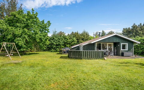 Myrna - 300M from the Sea: Svømmepøl, Udendørs Møbler, Møbel, Udvej, Flise, Eco Hotel, Skygge, Stol, Fritid, Estate
