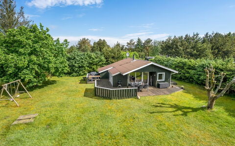 Myrna - 300M from the Sea: Svømmepøl, Udendørs Møbler, Møbel, Udvej, Flise, Eco Hotel, Skygge, Stol, Fritid, Estate