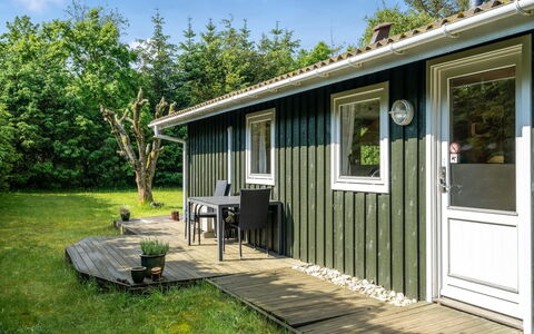 Myrna - 300M from the Sea: Fritid, Reklame, Parkere, Banner, Skilt, Sti