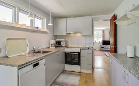 Ingalise - 500M from the Sea: Køkken, Gulvbelægning, Større Bandage, Køkken Apparat, Countertop, Træ, Indretning, Etage, Loft, Cabinetry