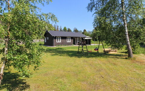 Ingalise - 500M from the Sea: Græs, Træ, Hus, Sommerhus, Hjem, Tag, Land Lot, Landdistrikt, Almindeligt, Lawn