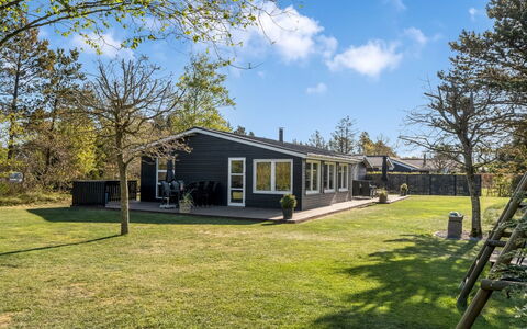 Meline - 350M from the Sea: Tag, Hus, Hjem, Sommerhus, Sidespor, Estate, Indkørsel, Garden Bygninger, Gård, Skur