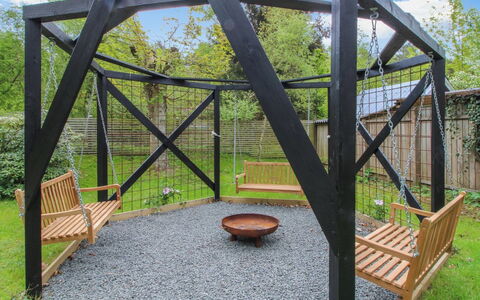Astrid - 875M from the Sea: Træ, Have, Metal, Jern, Skygge, Gazebo, Udendørs Struktur, Landscaping, Design