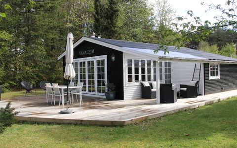 Astrid - 875M from the Sea: Tag, Sommerhus, Hjem, Dør, Veranda, Garden Bygninger, Sidespor, Udendørs Møbler, Udendørs Struktur, Dæk