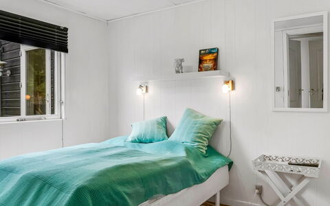 Sigfred - 1.5Km from the Sea: Indretning, Møbel, Soveværelse, Gulvbelægning, Etage, Træ, Seng, Loft, Værelse, Sengetøj
