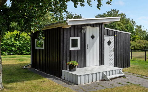 Sigfred - 1.5Km from the Sea: Træ, Dør, Skur, Garden Bygninger, Sidespor, Planke, Hårdttræ, Backyard, Have, Udendørs Struktur