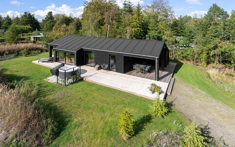 Sinna - from the Sea: Træ, Tag, Hus, Sommerhus, Dør, Hjem, Sidespor, Land Lot, Garden Bygninger, Skur