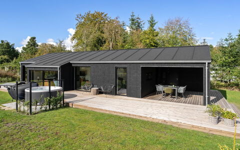 Sinna - from the Sea: Træ, Hjem, Veranda, Dæk, Hårdttræ, Tag, Bejdse, Trægulve, Eco Hotel