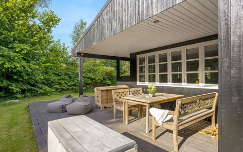 Sunaj - from the Sea: Tag, Hus, Hjem, Sommerhus, Sidespor, Estate, Indkørsel, Garden Bygninger, Gård, Skur