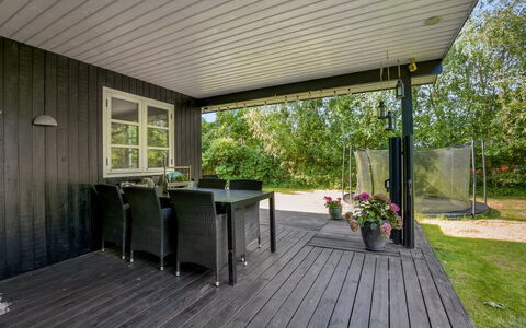 Sunaj - from the Sea: Tag, Hus, Hjem, Sommerhus, Sidespor, Estate, Indkørsel, Garden Bygninger, Gård, Skur