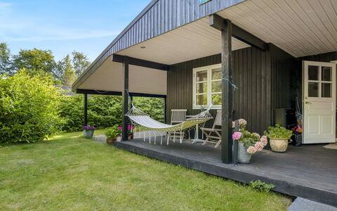 Sunaj - from the Sea: Tag, Hus, Hjem, Sommerhus, Sidespor, Estate, Indkørsel, Garden Bygninger, Gård, Skur