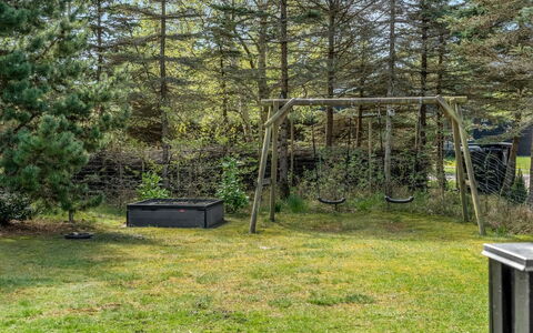 Ditleif - 400M from the Sea: Græs, Have, Land Lot, Lawn, Backyard, Landscaping, Woodland, Skygge, Gård, Parkere