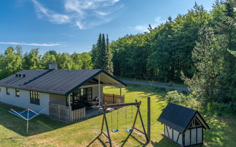 Henny - 1.5Km from the Sea: Svømmepøl, Udendørs Møbler, Møbel, Udvej, Flise, Eco Hotel, Skygge, Stol, Fritid, Estate