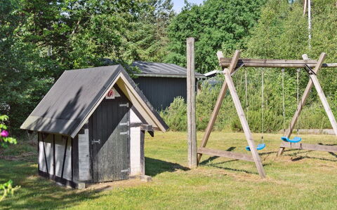 Henny - 1.5Km from the Sea: Svømmepøl, Udendørs Møbler, Møbel, Udvej, Flise, Eco Hotel, Skygge, Stol, Fritid, Estate
