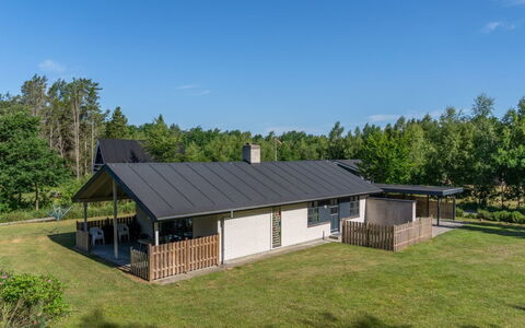 Henny - 1.5Km from the Sea: Svømmepøl, Udendørs Møbler, Møbel, Udvej, Flise, Eco Hotel, Skygge, Stol, Fritid, Estate