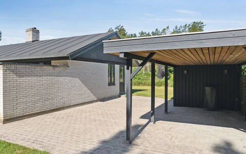 Henny - 1.5Km from the Sea: Svømmepøl, Udendørs Møbler, Møbel, Udvej, Flise, Eco Hotel, Skygge, Stol, Fritid, Estate