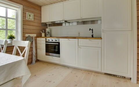 Gaetana - 1.6Km from the Sea: Gulvbelægning, Etage, Træ, Indretning, Køkken, Trægulve, Møbel, Countertop, Cabinetry, Loft