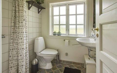 Gaetana - 1.6Km from the Sea: Sanitærarmatur, Gulvbelægning, Indretning, Etage, Badeværelse, Vvs, Toilet, Tap, Flise, Toiletbræt