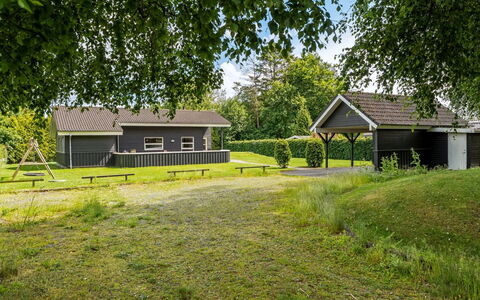 Karstina - 1Km from the Sea: Græs, Hus, Hjem, Tag, Sommerhus, Land Lot, Lawn, Almindeligt, Landdistrikt, Have