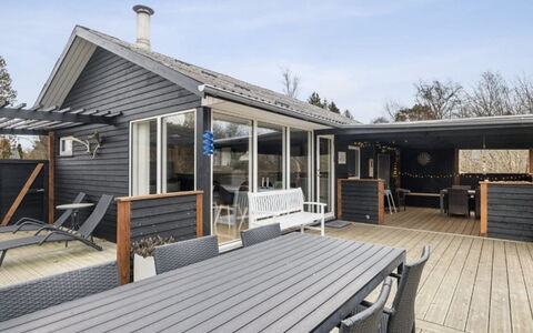 Matz - 350M from the Sea: Træ, Hjem, Hus, Tag, Veranda, Dør, Dæk, Sommerhus, Sidespor, Hårdttræ