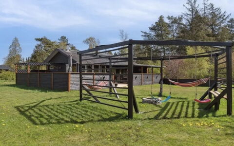 Matz - 350M from the Sea: Træ, Land Lot, Skygge, Backyard, Gård, Lawn, Have, Udendørs Struktur, Garden Bygninger, Hegn