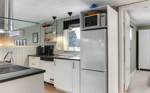Matz - 350M from the Sea: Køkken, Træ, Køkken Apparat, Større Bandage, Loft, Indretning, Countertop, Gulvbelægning, Husholdningsapparat, Etage