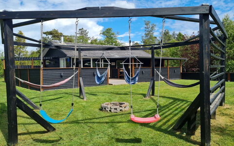 Matz - 350M from the Sea: Skygge, Legepladsudstyr, Lawn, Metal, Have, Gård, Backyard, Pol, Parkere, Udendørs Struktur