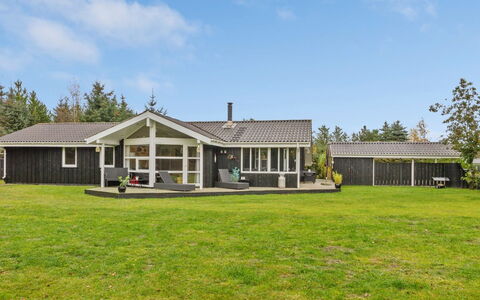 Hielm - 1Km from the Sea: Svømmepøl, Udendørs Møbler, Møbel, Udvej, Flise, Eco Hotel, Skygge, Stol, Fritid, Estate