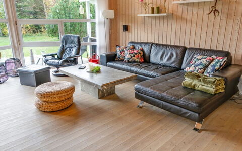 Hielm - 1Km from the Sea: Svømmepøl, Udendørs Møbler, Møbel, Udvej, Flise, Eco Hotel, Skygge, Stol, Fritid, Estate
