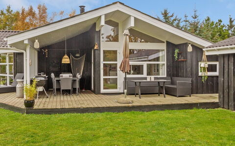 Hielm - 1Km from the Sea: Svømmepøl, Udendørs Møbler, Møbel, Udvej, Flise, Eco Hotel, Skygge, Stol, Fritid, Estate