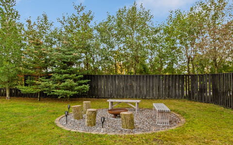 Hielm - 1Km from the Sea: Svømmepøl, Udendørs Møbler, Møbel, Udvej, Flise, Eco Hotel, Skygge, Stol, Fritid, Estate