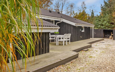 Hielm - 1Km from the Sea: Svømmepøl, Udendørs Møbler, Møbel, Udvej, Flise, Eco Hotel, Skygge, Stol, Fritid, Estate