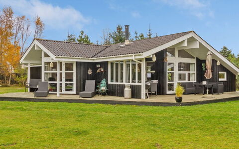 Hielm - 1Km from the Sea: Svømmepøl, Udendørs Møbler, Møbel, Udvej, Flise, Eco Hotel, Skygge, Stol, Fritid, Estate