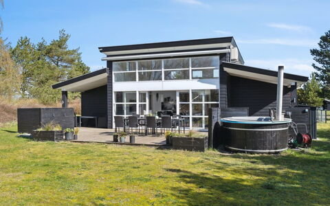 Todor - 1.1Km from the Sea: Svømmepøl, Udendørs Møbler, Møbel, Udvej, Flise, Eco Hotel, Skygge, Stol, Fritid, Estate
