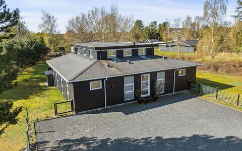 Todor - 1.1Km from the Sea: Svømmepøl, Udendørs Møbler, Møbel, Udvej, Flise, Eco Hotel, Skygge, Stol, Fritid, Estate