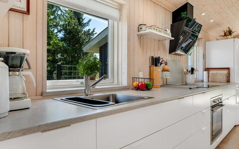 Delco - 200M from the Sea: Køkken, Køkken Apparat, Countertop, Træ, Gulvbelægning, Større Bandage, Køkkenvask, Indretning, Møbel, Husholdningsapparat