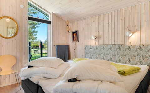 Delco - 200M from the Sea: Træ, Hjem, Soveværelse, Sommerhus, Bejdse, Hårdttræ, Seng, Design, Bed Frame, Sengetøj