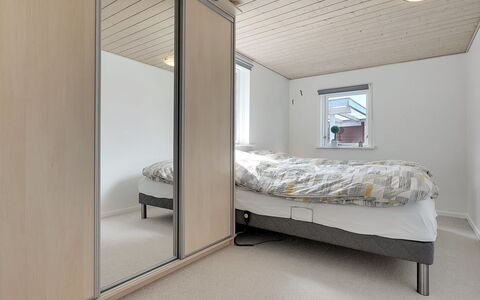 Mina - 1.4Km from the Sea: Træ, Etage, Gulvbelægning, Indretning, Loft, Værelse, Soveværelse, Seng, Lejlighed, Bed Frame