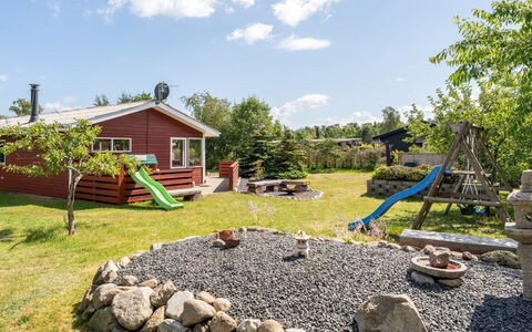 Mina - 1.4Km from the Sea: Rots, Have, Busk, Landskab, Sommerhus, Land Lot, Backyard, Bunddække, Landscaping